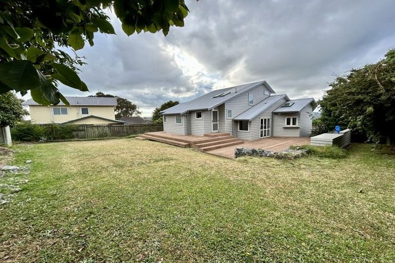 Photo of property in 25 St Simon Place, Botany Downs, Auckland, 2010