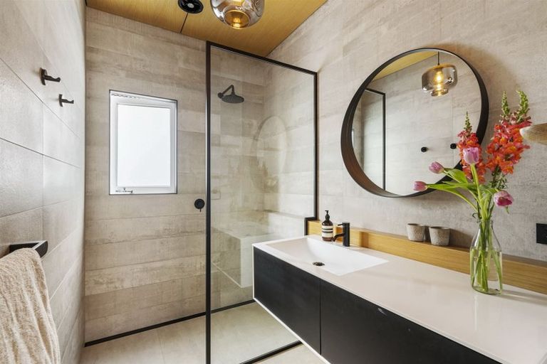 Photo of property in 1/115 Shakespeare Road, Milford, Auckland, 0620