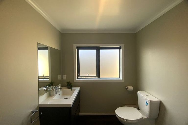 Photo of property in 5 Peter Tapp Way, Wainuiomata, Lower Hutt, 5014