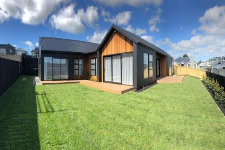 Photo of property in 8 Fetter Lane, Paerata, 2124