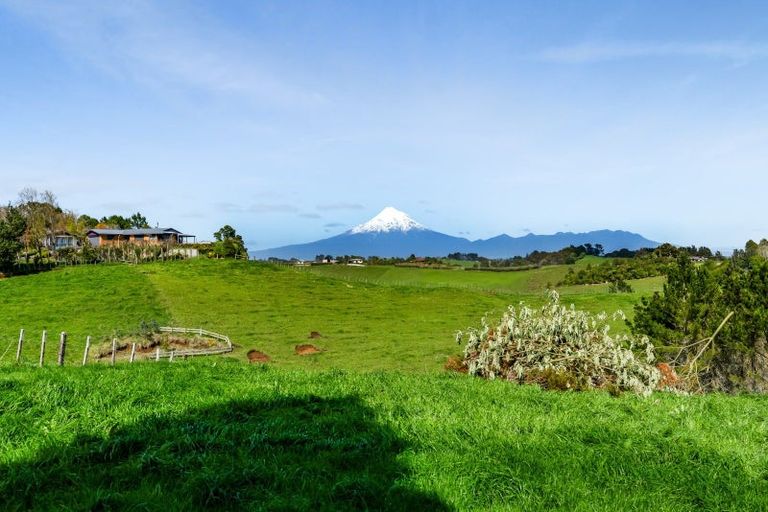 Photo of property in 150 Ackworth Road, Lepperton, New Plymouth, 4373