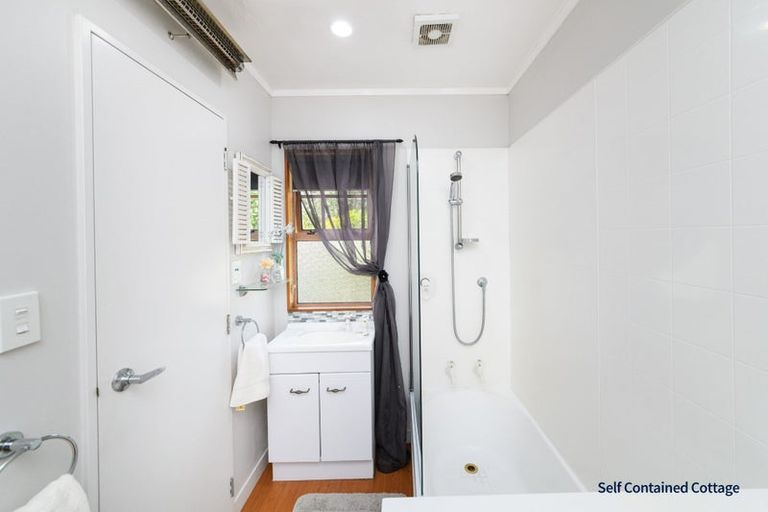 Photo of property in 5 Waicola Drive, Fitzherbert, Palmerston North, 4471