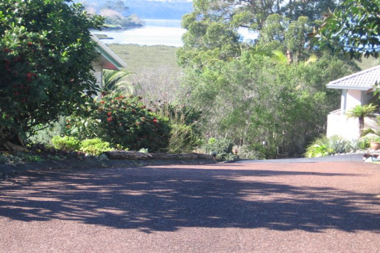 Photo of property in 33 Oakpark Place, West Harbour, Auckland, 0618