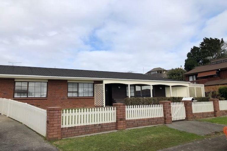 Photo of property in 32 Sunnyview Avenue, Shelly Park, Auckland, 2014