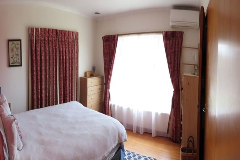 Photo of property in 19 Fairlea Road, Te Atatu South, Auckland, 0610