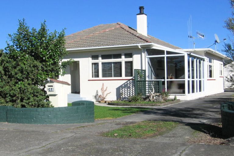 Photo of property in 208 Vogel Street, Roslyn, Palmerston North, 4414
