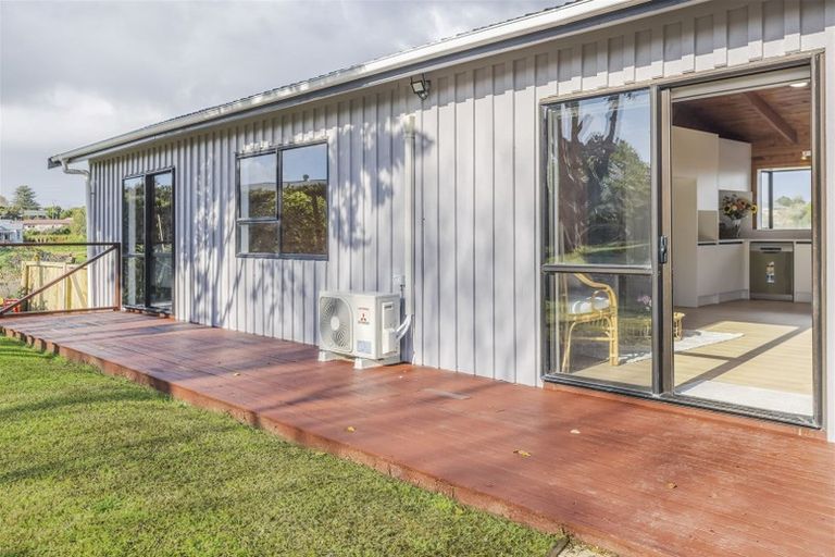 Photo of property in 60 Hamilton Drive, Waiuku, 2123