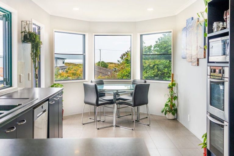 Photo of property in 19 Simpson Road, Papamoa Beach, Papamoa, 3118