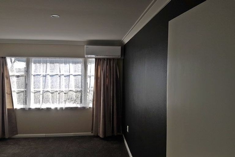 Photo of property in 17 Botanical Road, Takaro, Palmerston North, 4412