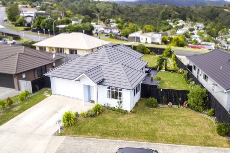 Photo of property in 4 Citrine Grove, Timberlea, Upper Hutt, 5018