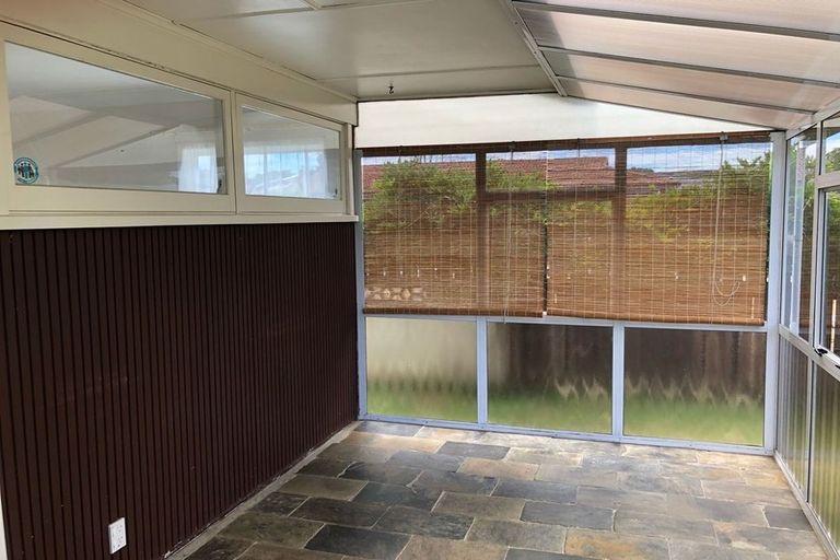 Photo of property in 2 Mander Place, Bucklands Beach, Auckland, 2012