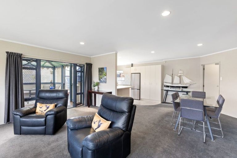 Photo of property in 37 Madison Avenue, Milson, Palmerston North, 4414