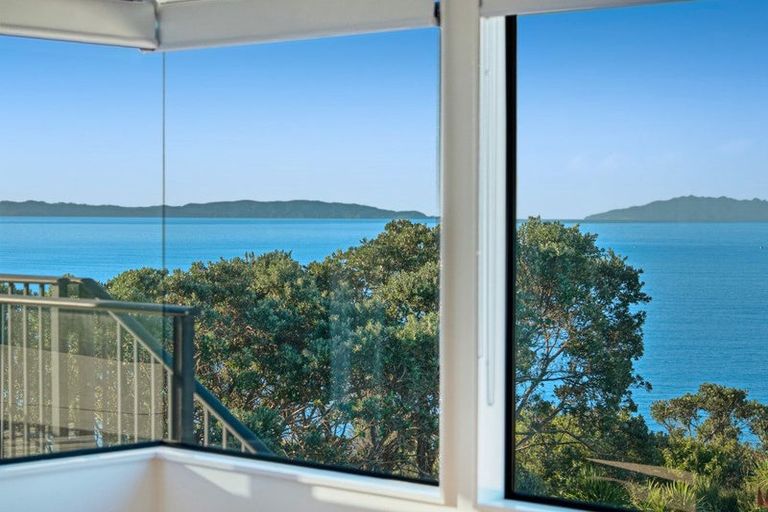 Photo of property in 1418 Whangaparaoa Road, Army Bay, Whangaparaoa, 0930