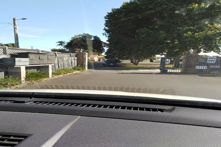 Photo of property in 2/202 Massey Road, Mangere East, Auckland, 2024