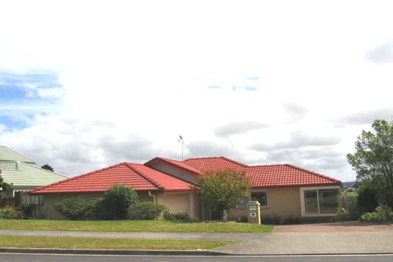 Photo of property in 17 Lorikeet Place, Unsworth Heights, Auckland, 0632