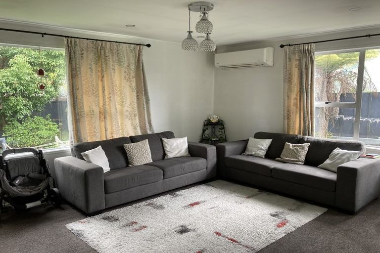 Photo of property in 35 Zita Maria Drive, Massey, Auckland, 0614