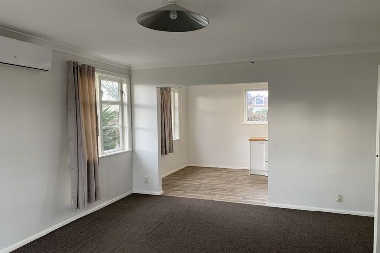 Photo of property in 15 Queenwood Road, Levin, 5510