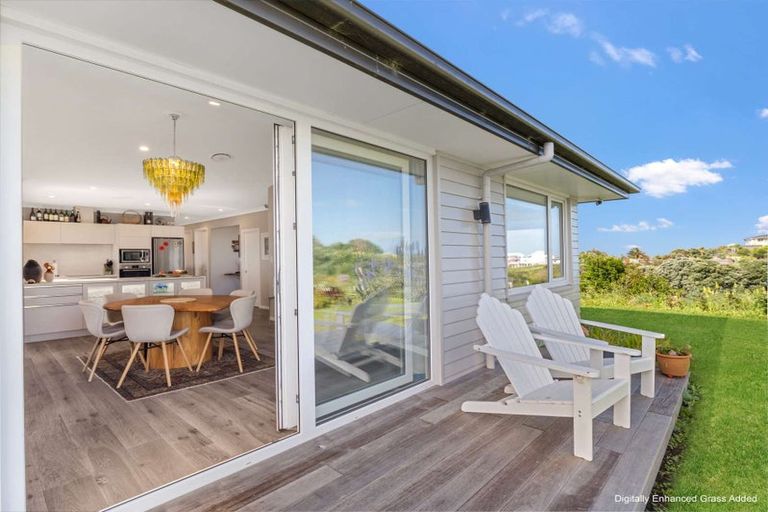 Photo of property in 12 Longbeach Drive, Castlecliff, Whanganui, 4501