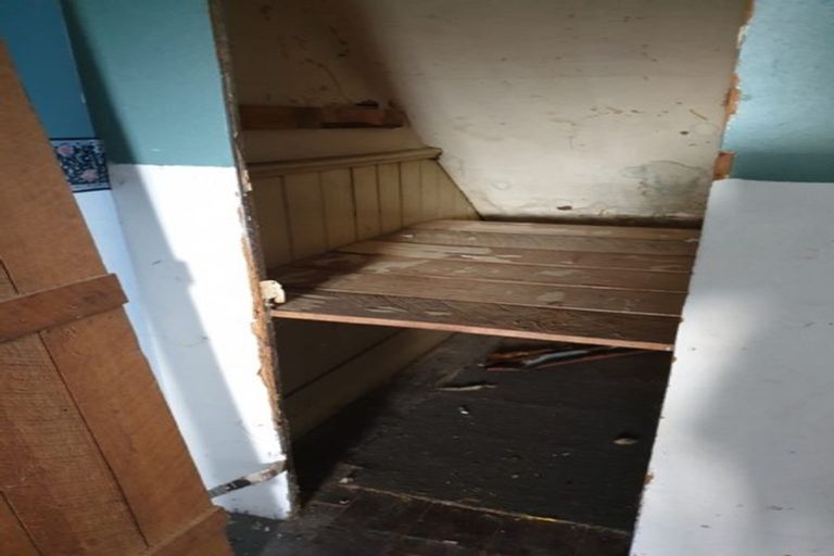 Photo of property in 52 Railway Street, Eltham, 4322