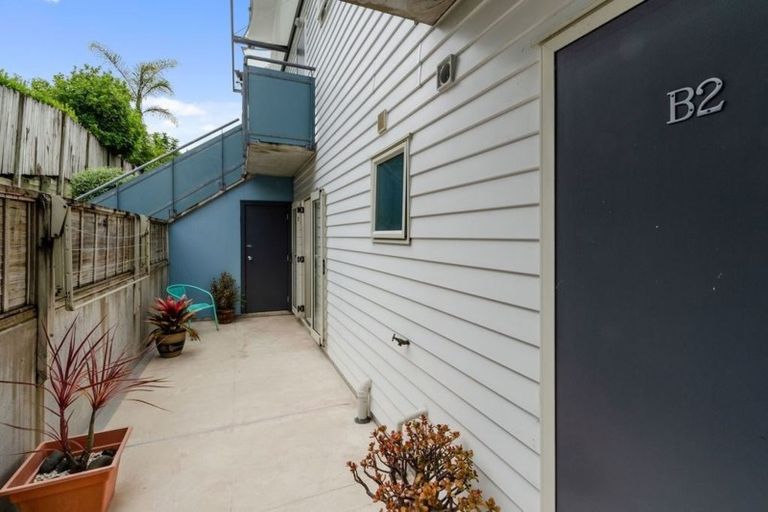 Photo of property in 2b/20 Ian Marwick Place, Birkenhead, Auckland, 0626