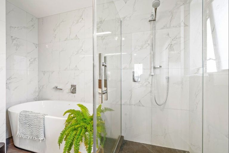 Photo of property in 1 Crompton Place, Orewa, 0931