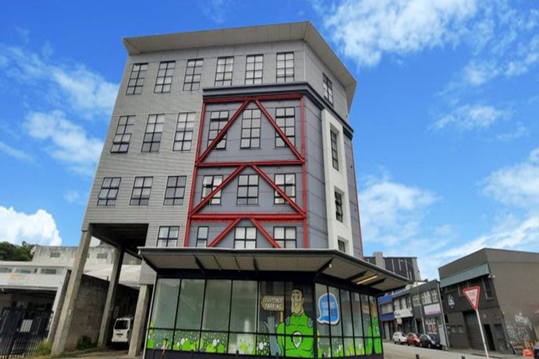 Photo of property in Urbane Apartments, 15/29 Webb Street, Mount Cook, Wellington, 6011