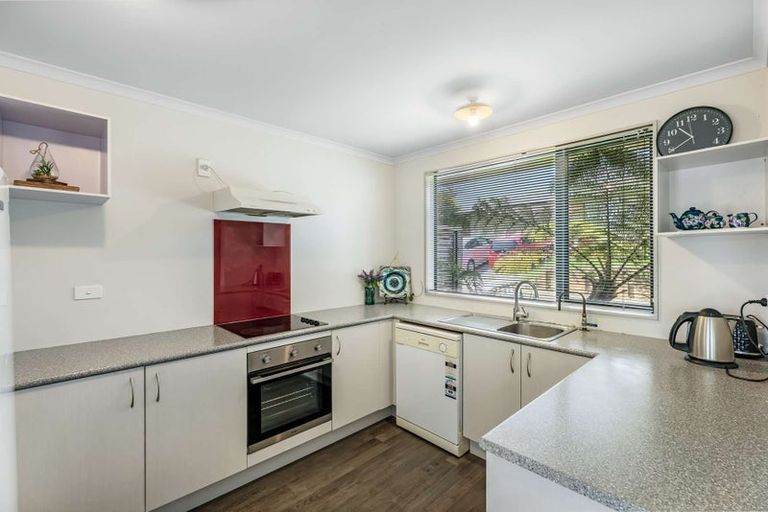 Photo of property in 169l Colwill Road, Massey, Auckland, 0614
