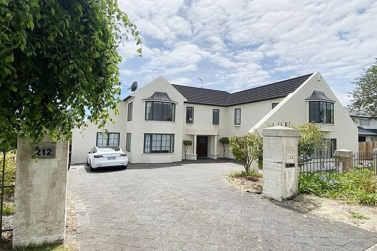 Photo of property in 212 Whitford Road, Shamrock Park, Auckland, 2016