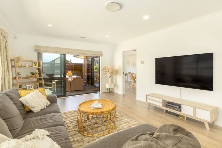 Photo of property in 22 Bluewater Place, Paraparaumu, 5032