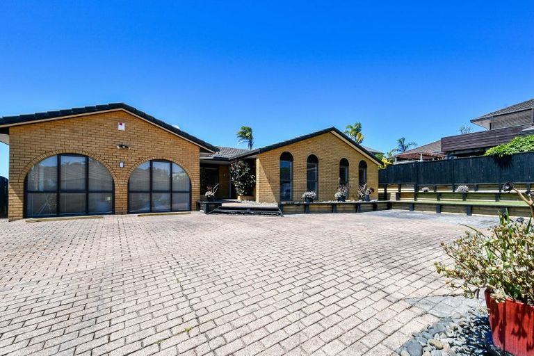 Photo of property in 25 Marina View Drive, West Harbour, Auckland, 0618