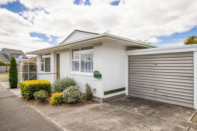 Photo of property in 1/17 Lake Terrace Road, Burwood, Christchurch, 8061