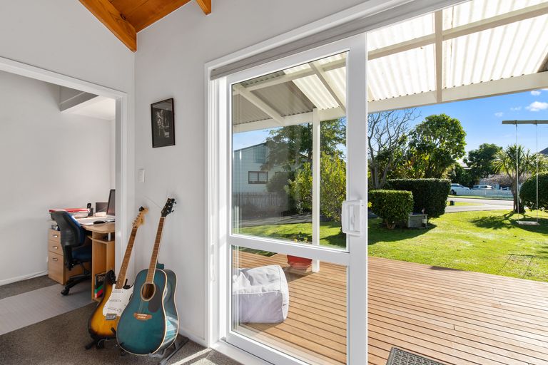 Photo of property in 12 Waimanu Place, Point Wells, Warkworth, 0986