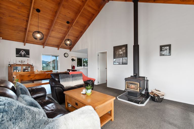 Photo of property in 12 Waimanu Place, Point Wells, Warkworth, 0986