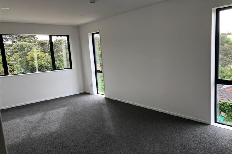 Photo of property in 4a Mcquoid Place, Glenfield, Auckland, 0629