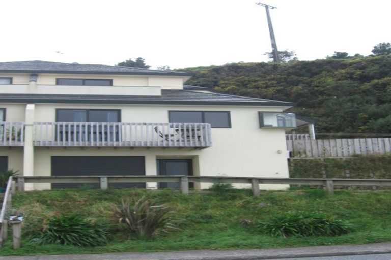 Photo of property in 23 Ladbrooke Drive, Newlands, Wellington, 6037