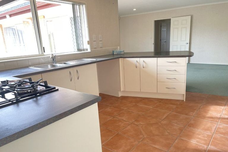 Photo of property in 3 Chapletown Drive, East Tamaki, Auckland, 2016