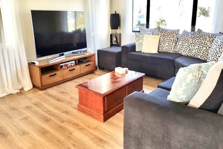 Photo of property in 1/78 Sunnynook Road, Sunnynook, Auckland, 0620