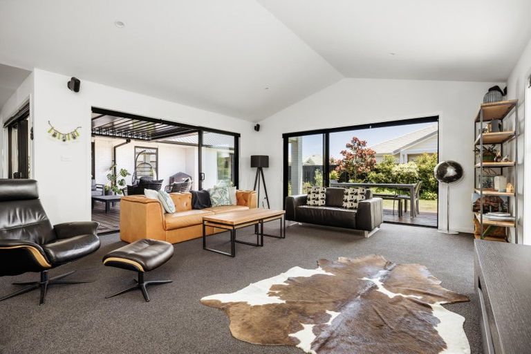 Photo of property in 16 Hiria Crescent, Papamoa Beach, Papamoa, 3118