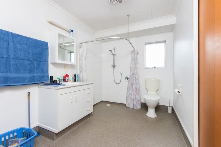 Photo of property in 74 Millbrook Road, Henderson, Auckland, 0612