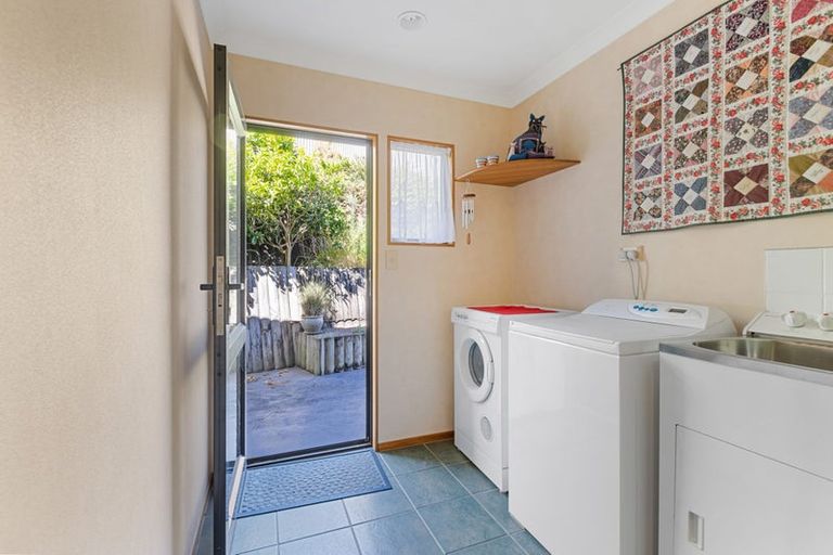 Photo of property in 3 Fairfax Terrace, Frankleigh Park, New Plymouth, 4310