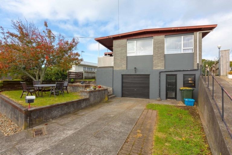 Photo of property in 10 Elm Grove, Westown, New Plymouth, 4310