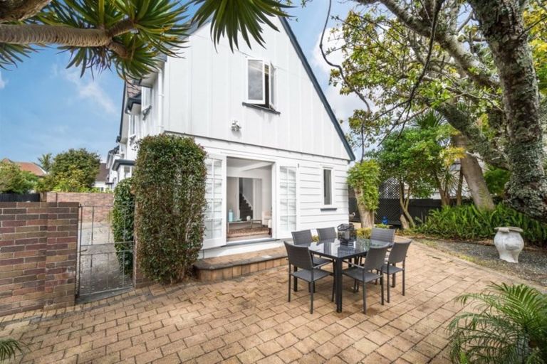 Photo of property in 1/14 Otakau Road, Milford, Auckland, 0620
