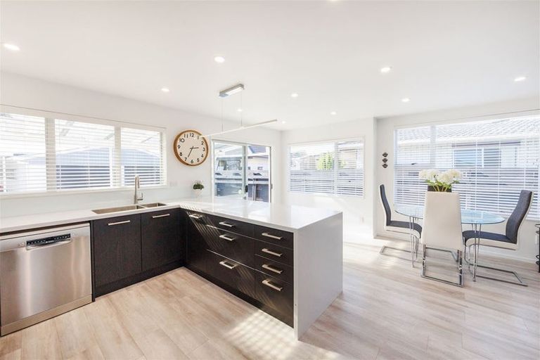 Photo of property in 17 Palliser Place, Milson, Palmerston North, 4414