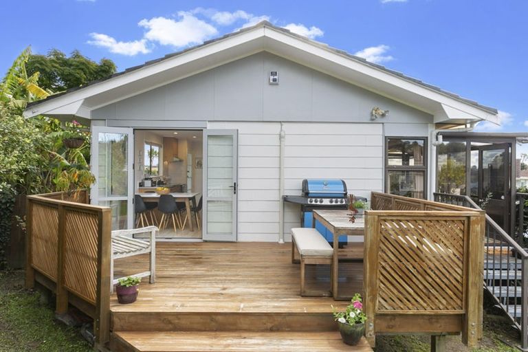 Photo of property in 1/25 Waari Avenue, Sunnyvale, Auckland, 0612