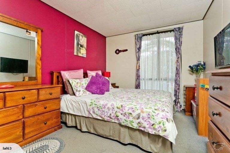 Photo of property in 80 Totaravale Drive, Totara Vale, Auckland, 0629