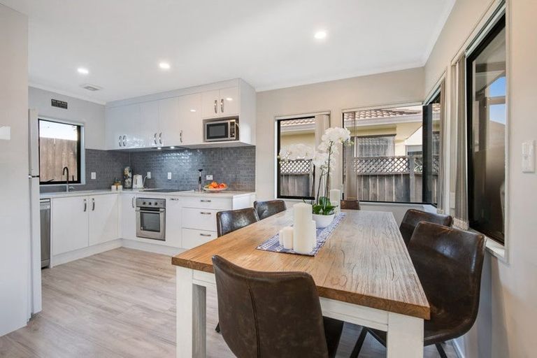 Photo of property in 1/27 Roanoke Way, Albany, Auckland, 0632