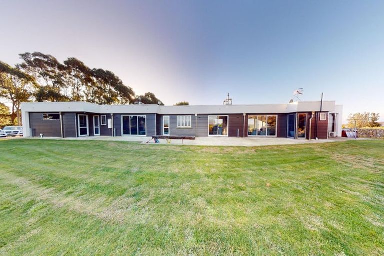 Photo of property in 1122 Rangiotu Road, Rangiotu, Palmerston North, 4477