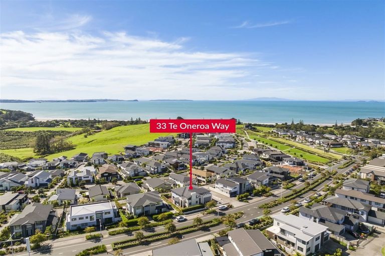 Photo of property in 33 Te Oneroa Way, Long Bay, Auckland, 0630