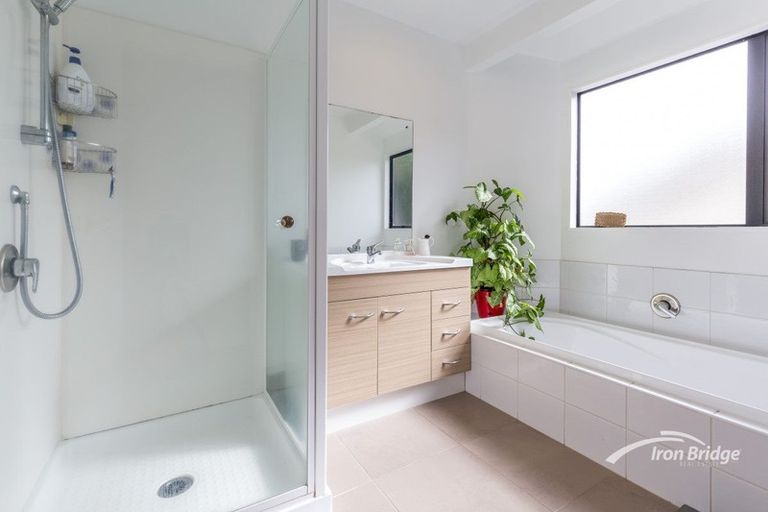 Photo of property in 1/3 Albany Highway, Unsworth Heights, Auckland, 0632