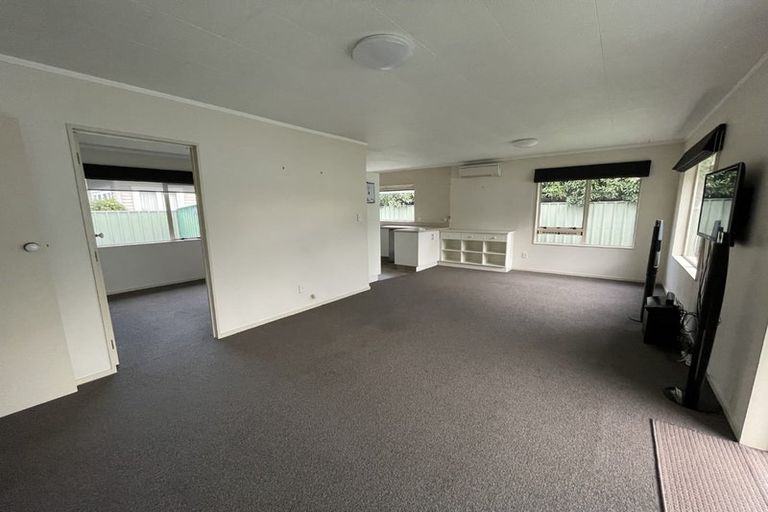 Photo of property in 2/1003 Caroline Road, Mayfair, Hastings, 4122